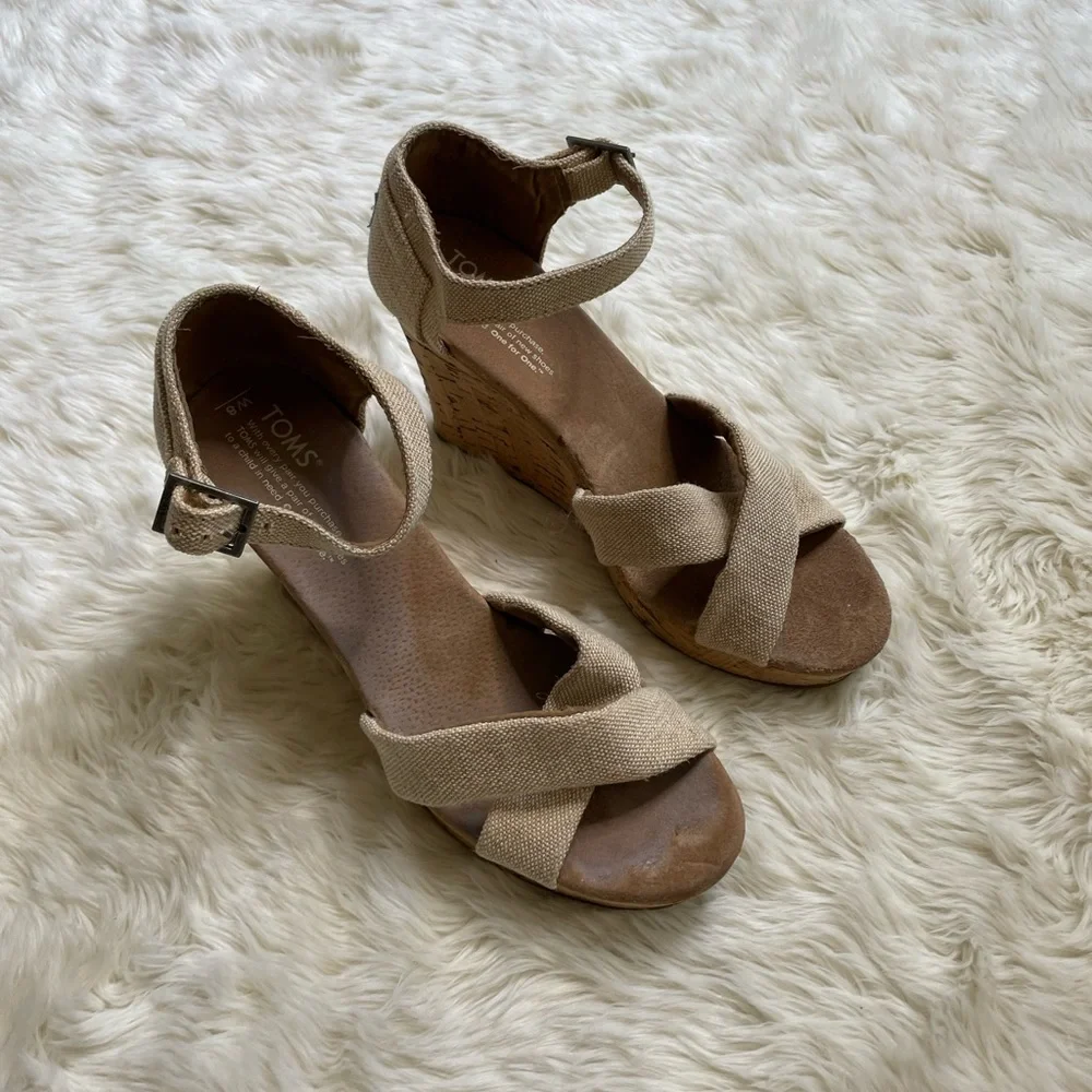 Toms Tan Canvas Cork Wedge 8 - Picture 2 of 7